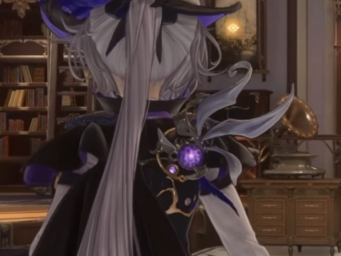 Silver Palace character with a purple reactor mounted on the back, one of several distinct catalyst-driven reactor designs seen in beta footage
